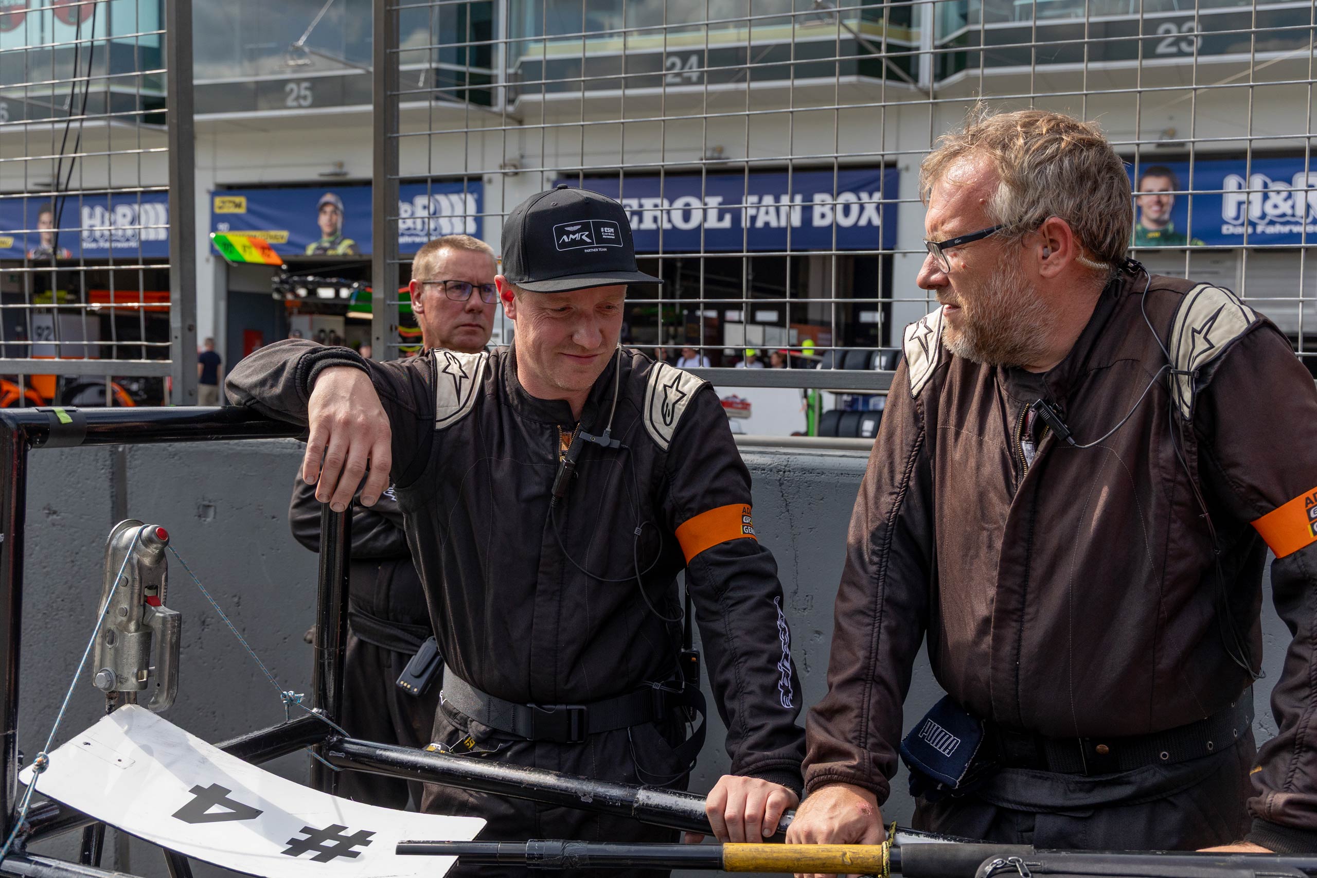 Andreas Schön (im Hintergrund), Florian Schön und Andreas Gäng v.l.n.r. Andreas Schön (im Hintergrund), Florian Schön und Andreas Gäng v.l.n.r.