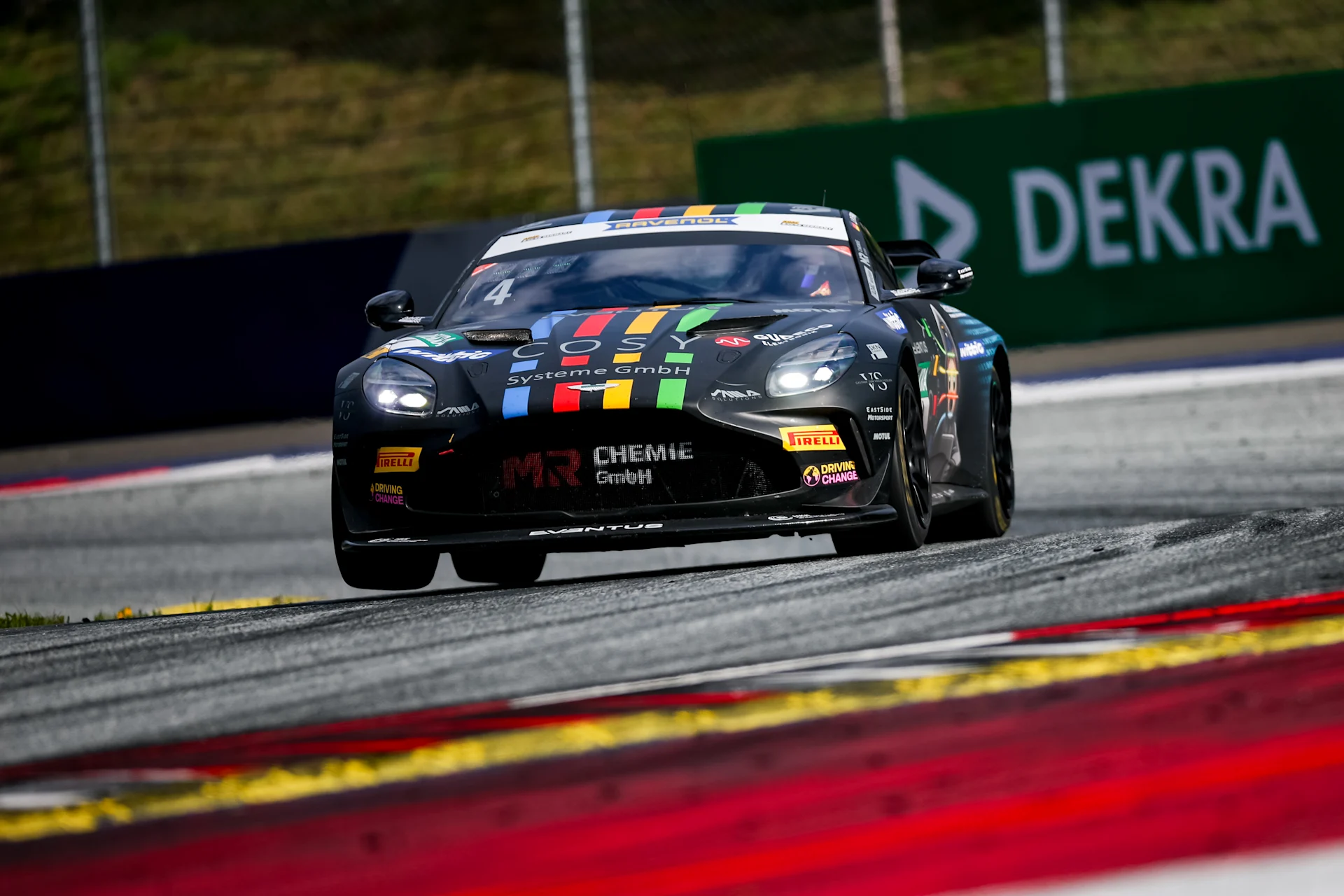 Auf Kurs: Aston Martin Vantage GT4 Evo für COSY Racing by ESM, Red Bull Ring 16.04.2026, © Foto: ADAC